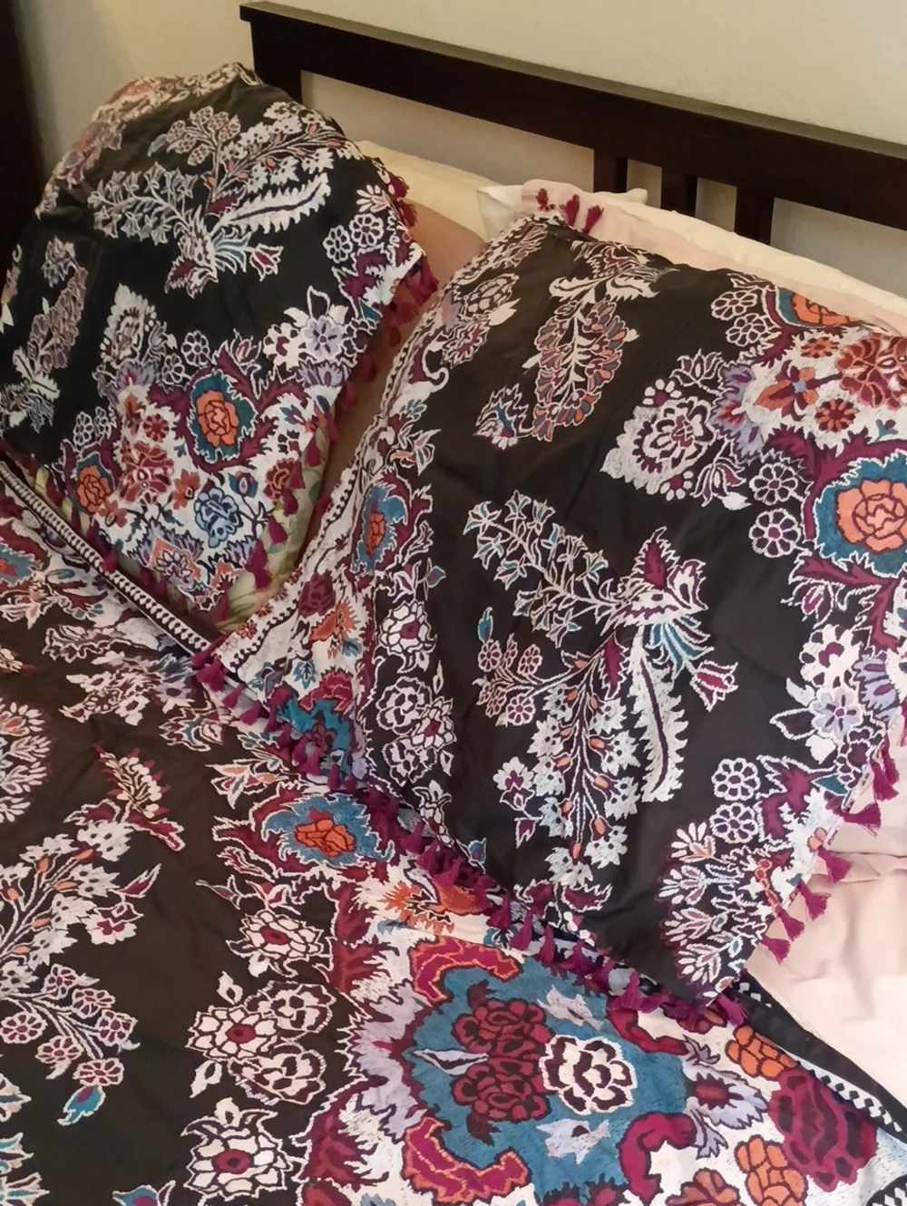 Urban Outfitters Zenia Tassel Duvet Cover And Pillow Shams, Full/Queen - NWT